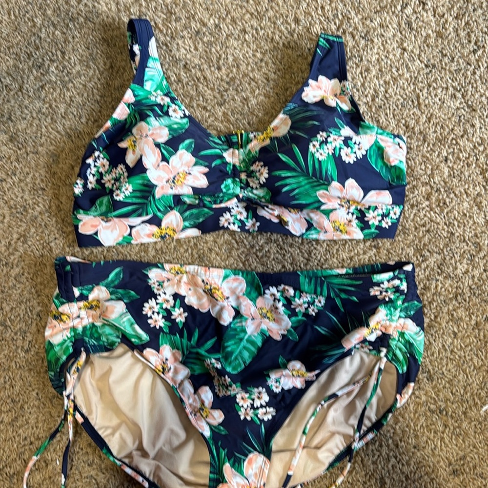 Women’s 2 piece swimsuit, size 22W, Kona Sol